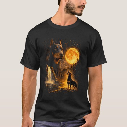 月下で保護者に吠えるドーベルマン子犬 Tシャツ (正面)