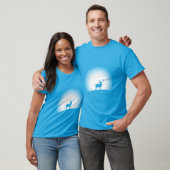 月光に浮かぶ雄大なシカのシルエット Tシャツ (ユニセックス)