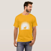 月光に浮かぶ雄大なシルエットの鹿 Tシャツ (正面フル)