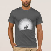 月光に浮かぶ雄大なシルエットの鹿 Tシャツ (正面)
