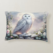 月光に照らされた冬の庭に雪羽のオオフクロウ アクセントクッション (裏面)