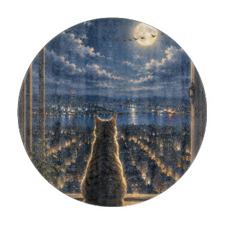 月光に照らされた猫が夜の窓から街を眺めるアート カッティングボード