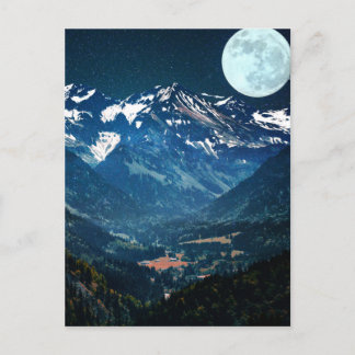 月光の下で雪に覆われた山々の冬の風景 ポストカード
