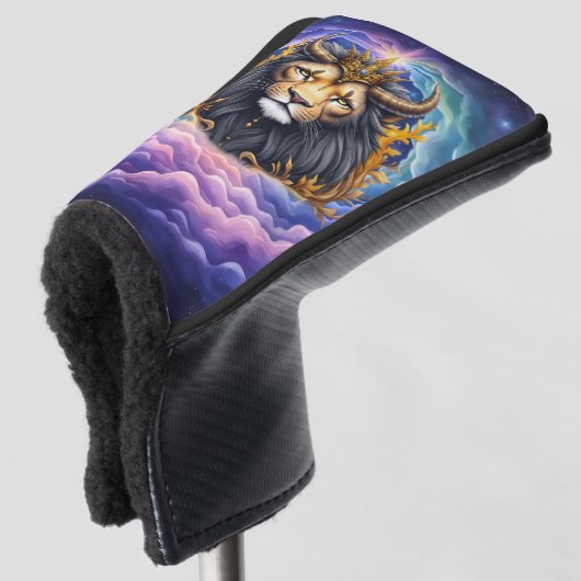 月光の守護者 - 宇宙の獅子。 ゴルフヘッドカバー (3/4 正面)