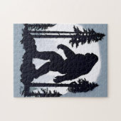 月光の森の神秘的なビッグフットのシルエット ジグソーパズル (横)