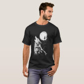 月夜に遠吠えするオオカミの野生のナチュラルアート Tシャツ (正面フル)