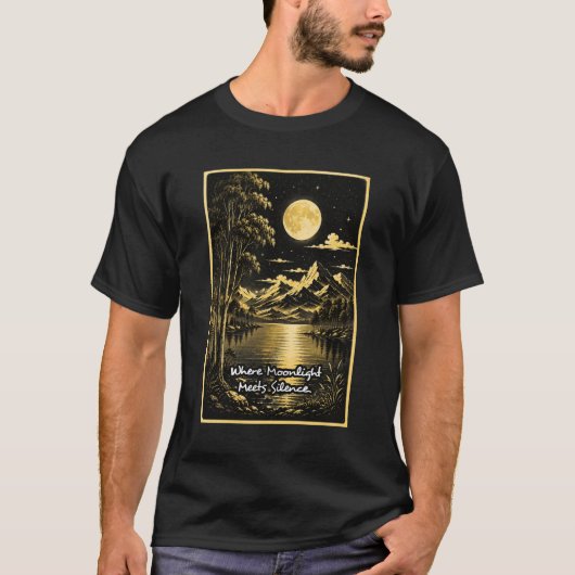 月明かりが沈黙と出会う静かな夜景 Tシャツ (正面)