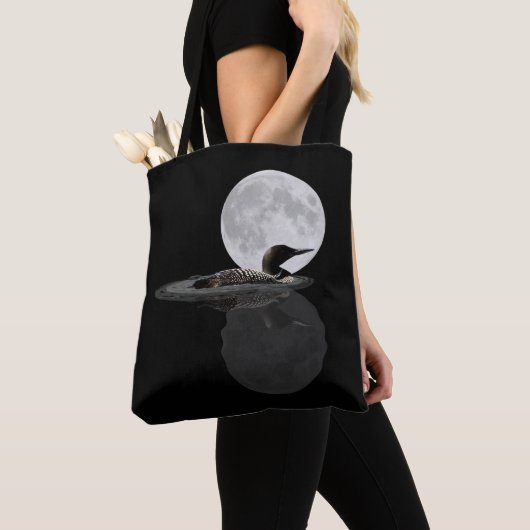 月明かりのトートバッグの中で泳ぐロン トートバッグ (クローズアップ)