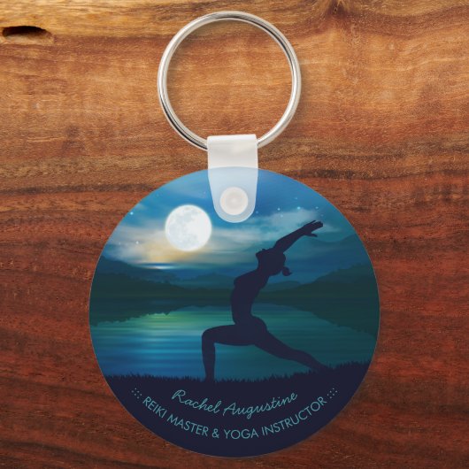 月明かりのヨガ瞑想三日月の敬礼 キーホルダー (正面)