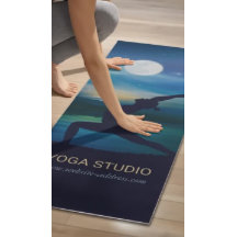 月明かりのヨガ瞑想三日月の敬礼