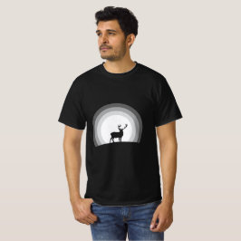 月明かりの下での雄大な鹿のシルエット Tシャツ