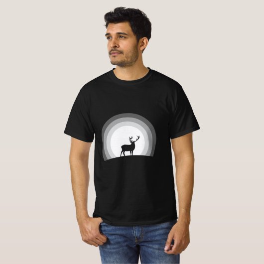 月明かりの下での雄大な鹿のシルエット Tシャツ (正面フル)
