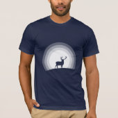 月明かりの下での雄大な鹿のシルエット Tシャツ (正面)