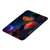 月明かりの下で花粉を集めるオレンジ色の蝶 マグネット (左側)