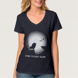 月明かりの下のライオン - 一人で戦うことを学ぶ Tシャツ