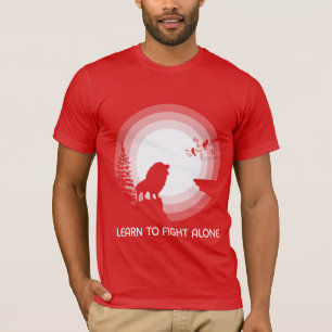 月明かりの下のライオン - 独りで戦うことを学ぶ Tシャツ