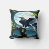 月明かりの下、木の枝に止まったワシ クッション (正面)