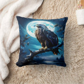 月明かりの下、枝に止まったワシ クッション (ブランケット)