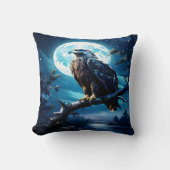 月明かりの下、枝に止まったワシ クッション (正面)