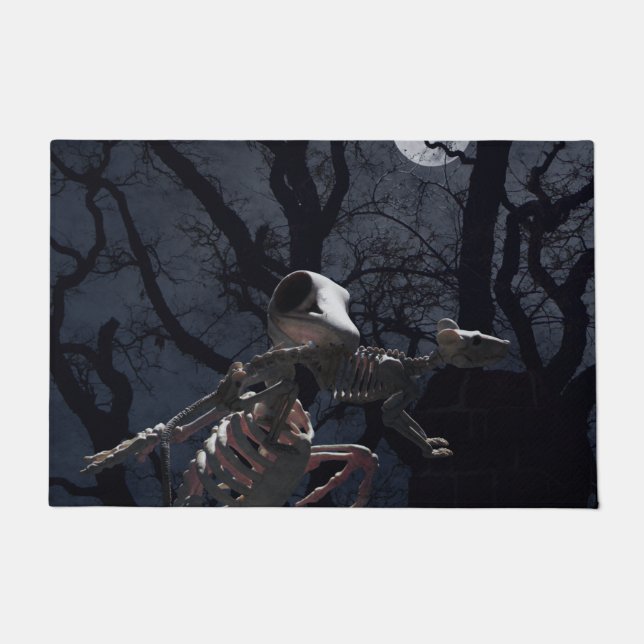 月明かりの中のレイブンとネズミの骸骨 ドアマット (正面)