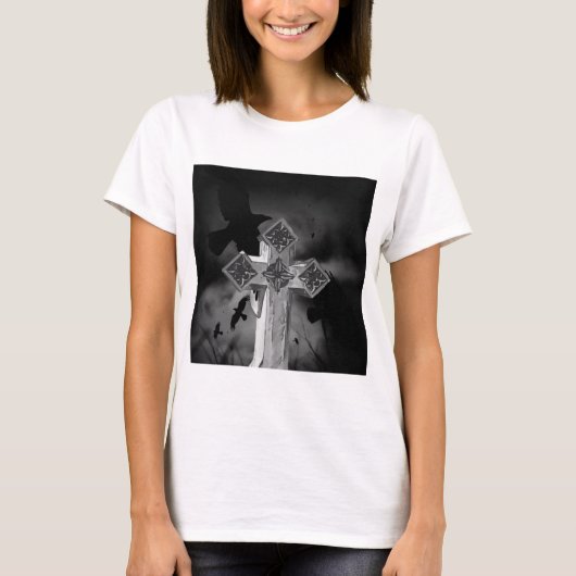 月明かりの墓場ゴシッククロスとカラス Tシャツ (正面)