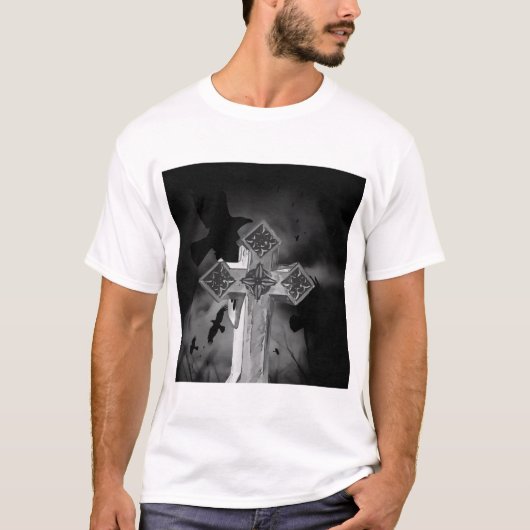 月明かりの墓場ゴシッククロスとカラス Tシャツ (正面)