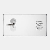 月明かりの机のマットの中を泳ぐルーン デスクマット (正面)