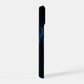 月明かりの森の映り込みの美学 iPhone 15ケース (右側面)