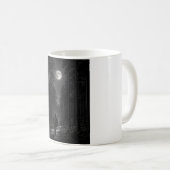 月明かりの森を歩く人 ブラック&ホワイトマグ コーヒーマグカップ (正面右)