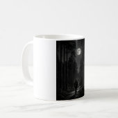 月明かりの森を歩く人 ブラック&ホワイトマグ コーヒーマグカップ (正面左)