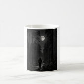 月明かりの森を歩く人 ブラック&ホワイトマグ コーヒーマグカップ (中央)