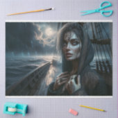 月明かりの空の下にある恐ろしい海賊の女性 薄葉紙 (クラフト)