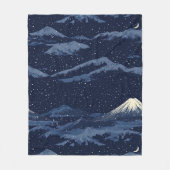 月明かりの青い雪山の天体模様 フリースブランケット (正面)