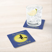 月明かりの飛んでいる中のハロウィーンの魔女のシルエット スクエアペーパーコースター (インサイチュ)