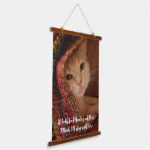 月曜日すぎるかわいい子猫毛布の下 吊り下げ型タペストリー (傾斜あり)