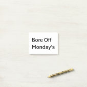 月曜日の皮肉な投稿itノートを退屈させる ポストイット (デスク上)