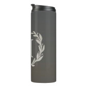 月桂樹のリースのモノグラム タンブラー (回転右)