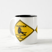 月経閉止期のマグのギフト ツートーンマグカップ (正面左)