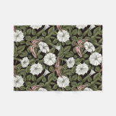 月花とスフィンクスの蛾 フリースブランケット (正面(横))