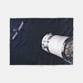 月面の門に近づくドラゴンxl宇宙船。 フリースブランケット (正面(横))