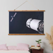 月面の門に近づくドラゴンxl宇宙船。 吊り下げ型タペストリー (寝室)