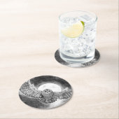 月飛んでいる前のフクロウ ラウンドペーパーコースター (インサイチュ)