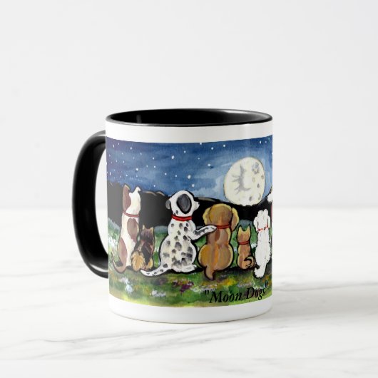 "月"は月のマグを見ている犬の友人の後をつけます マグカップ (正面左)