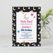 月、星、雲のパターン黒い誕生日パーティー 招待状 (スタンド正面)