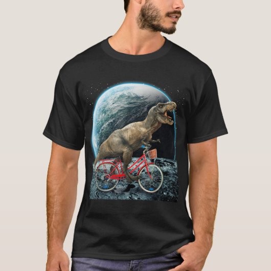 月Dに自転車に乗る宇宙の恐竜のトレックスおもしろい Tシャツ (正面)