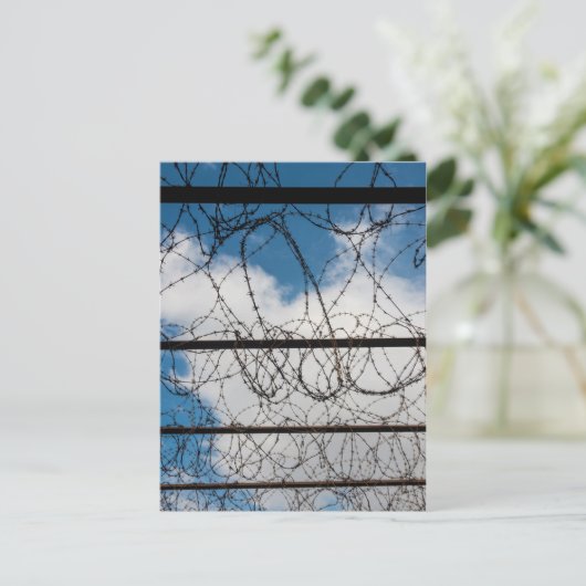 有刺鉄柵 ポストカード (スタンド正面)