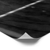 有刺鉄線フェンス16x20の後ろの白黒の牛 ポスター (角)