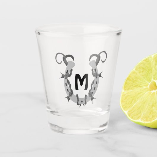 有刺鉄線包まれたモノグラムの馬蹄形 ショットグラス (正面)