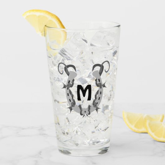 有刺鉄線包まれたモノグラムの馬蹄形 タンブラーグラス (アイス正面)
