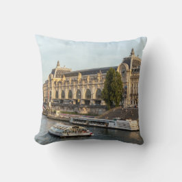 有名なオルセー美術館 – パリ、フランス、ヨーロッパ クッション